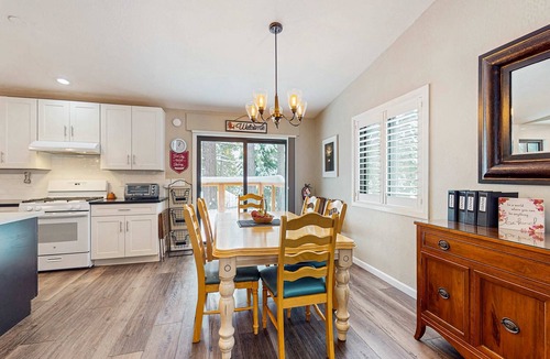 Ridgewood House | Fully updated home near the lake with full kitchen & free WiFi