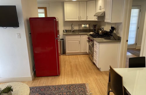 Fairfax Apartment | Furnished Fairfax Garden Apartment Close to town!