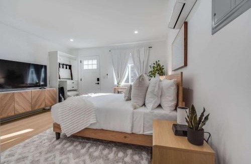 Sunnyvale West House | Furnished Studio Workdesk WiFi Parking