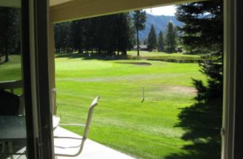 Leavenworth Condo | G-3 Condo-Ensuite-Modern-Golf view