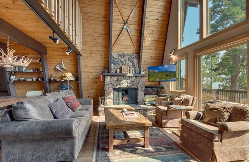 Lake Forest House | Gambrel Chalet at Dollar Point by Tahoe Getaways - 4 BR w Private Hot Tub, Pet Friendly