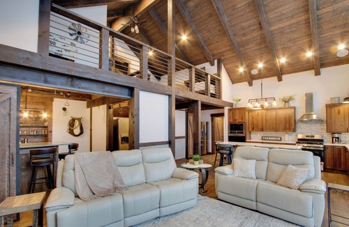 Cle Elum House | Game Room & Mtn Views: Large Cle Elum Lake House