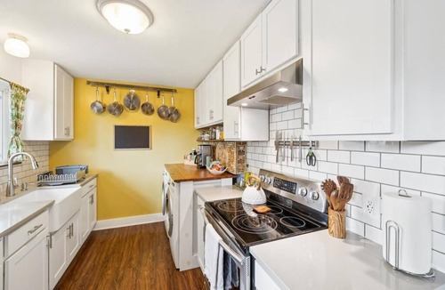Willow Glen House | Gardens, Fire Pit, Fenced Yard