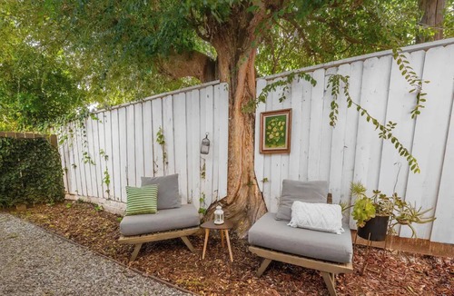 Atwater Village House | Gated 2BD/2BA Designer Home w/Parking・Yard・Family Park・DTLA & FIFA & Silverlake
