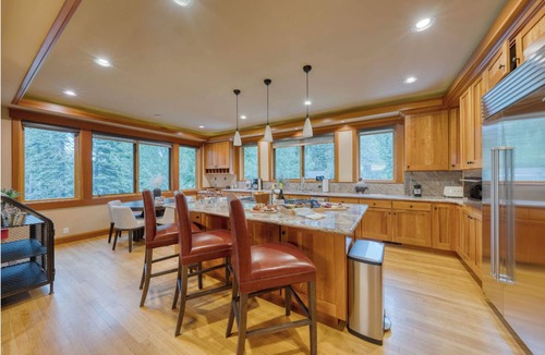 Olympic Valley Ski Chalet | Gated 4BR Chalet – Palisades Tahoe – Spa Under the Stars, Walk to Dining, AC