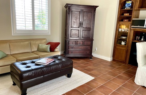 River Oaks House | Gates, Clean & Serene guest quarters