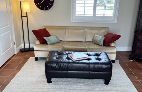 River Oaks House | Gates, Clean & Serene guest quarters