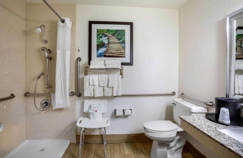 Castro Valley House | Get a great night’s rest near Oakland Coliseum!