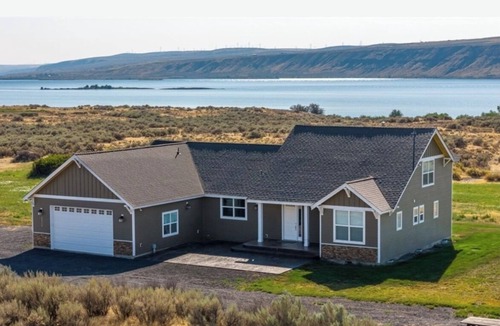 Coulee City House | Get away from it all at Smith Cove. A 4 bedroom oasis overlooking Banks Lake