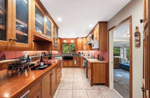 Cazadero Cabin | Getaway in the Forest, Surrounded by Peaceful Nature and Year-round Creek