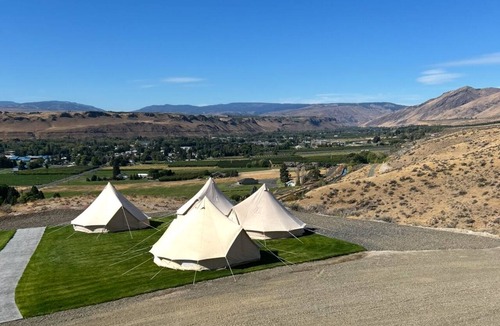 Naches RV Rental | Glamping Hill Side Over look the quaint town of Naches minutes from the 🏔️