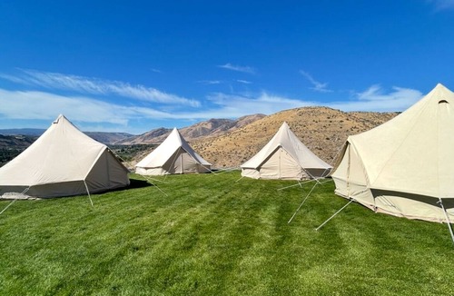 Naches RV Rental | Glamping Hill Side Over look the quaint town of Naches minutes from the 🏔️
