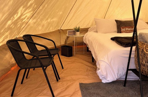 Naches RV Rental | Glamping Hill Side Over look the quaint town of Naches minutes from the 🏔️