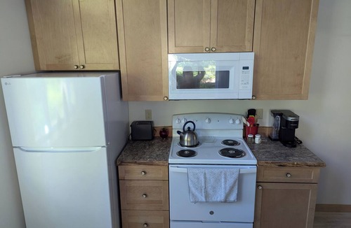 Packwood Apartment | Gnome Home: Cozy duplex studio apartment with AC, WiFi, in peaceful Packwood