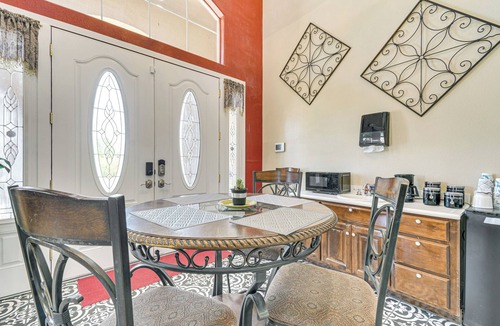 Atwater Apartment | Golf, Fish & More: Cozy ‘Safari Unit’ in Atwater!