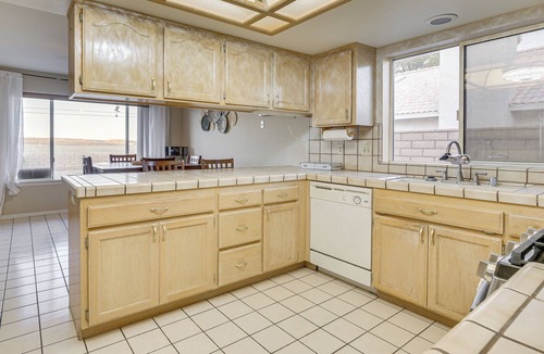Silver Lakes Country Club House | Golf, Fish & More! Peaceful Home in Helendale