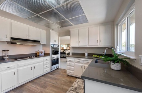 Millbrae House | GORGEOUS 2.5 MILLION DOLLAR HOME ON A HILL - 3 Bed, 2 Bath - 20 mins to SF