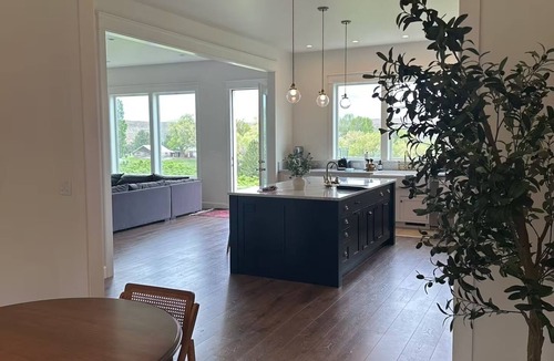 Yakima House | Gorgeous 3-bedroom Farmhouse with Amazing Country Views in Yakima!