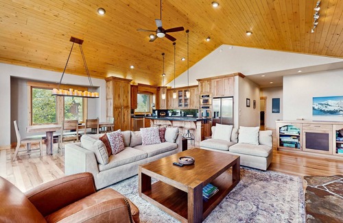 Truckee House | Gorgeous dog-friendly home with private hot tub, shared pool & mountain views