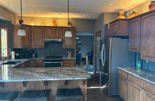 Spokane House | Gorgeous Executive Home - Hot Tub, Gym, Theatre, and More!