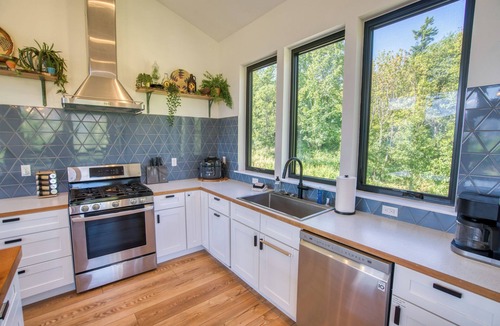 Stevenson House | Gorgeous pet friendly home with breath taking views, hot tub and fire pit