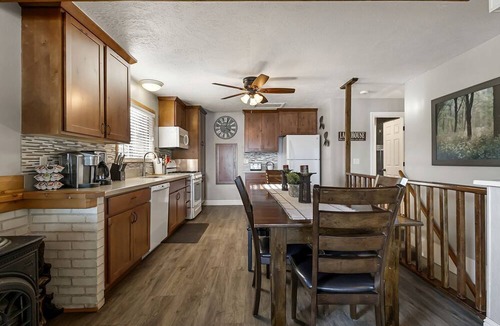 Peninsula Village Cabin | Gorgeous Secluded Cabin with Amazing Views in Lake Almanor, California