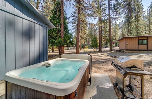 Graeagle Cottage | Graeagle Vacation Rental Cabin w/Game Room!