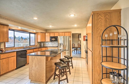 Greenacres House | Grand Getaway w/Hot Tub in Spokane Valley!