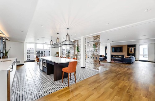Mann Apartment | Great Central District Studio w/Gym, Yoga & Rooftop, by Blueground