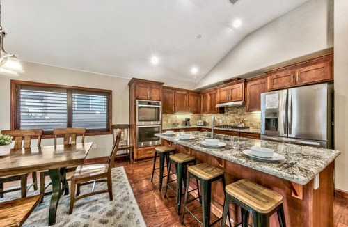 South Lake Tahoe House | Great location! Walk to Gondola & Lake |Tahoe woods #603