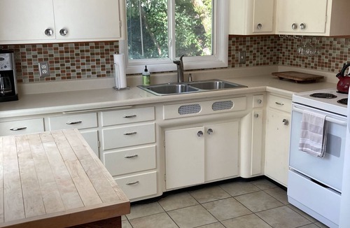 Manito Apartment | Ground Floor Private Apartment Near Manito Park, Downtown, and Sacred Heart