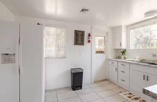 Rialto House | Guest Favorite Spacious Home w/huge Yard, Sleeps 15, Near Dining & Attractions