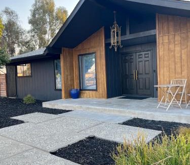 Dinuba House | GUEST RANCH HOUSE w POOL access near NATL PARKS