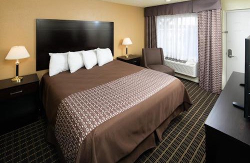 Redding Hotel | GuestPlace Inn & Suites