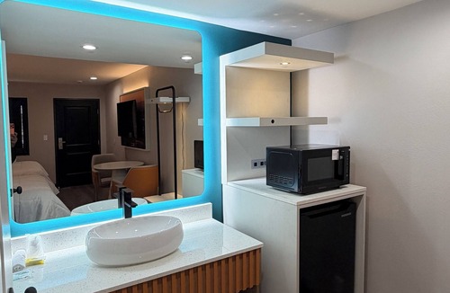 Costa Mesa Hotel | Harbor bay inn