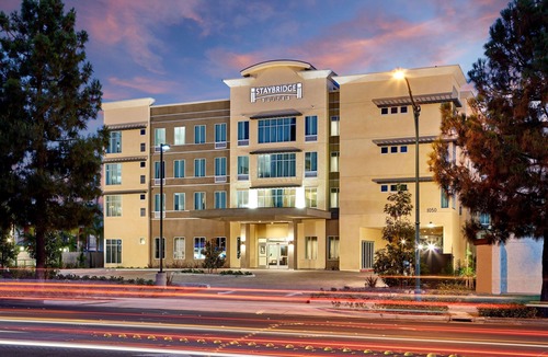 Anaheim Resort Apartment | Hearing-Accessible Queen Studio w/Kitchen