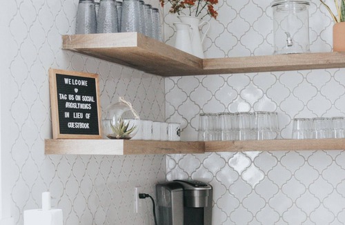 Roslyn House | Heart of Roslyn, walkable to downtown, dog-friendly and perfect for families or friends!