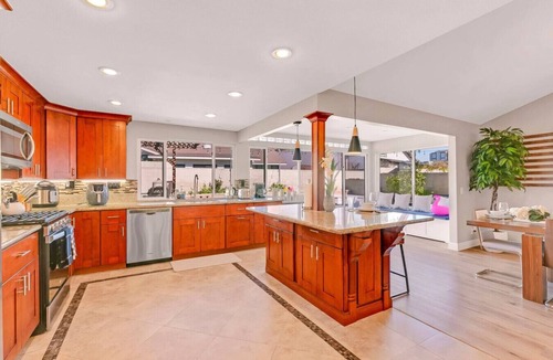 East Side Costa Mesa House | Heated Pool, 5 mins to South Coast Plaza, SA4
