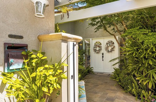 Santa Ana Heights House | Heated Pool/Spa for Christmas/New Years - WALK to beach !