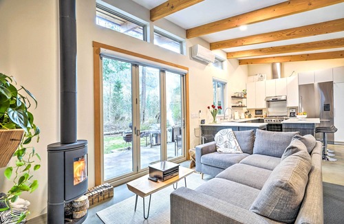Gold Bar Cottage | Heated Swim Spa! 15-acre Cabin on Skykomish River