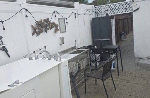 Vallejo Apartment | Hidden Gem Guesthouse in Vallejo with Spa and Outdoor Kitchen