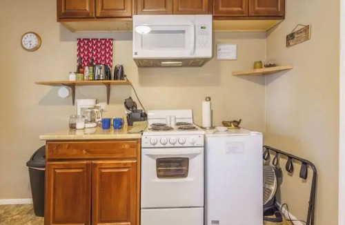 Oakhurst Cottage | Hidden gem in green heaven, getaway to Bass Lake & Yosemite