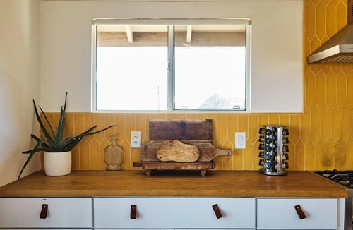 Pioneertown House | High Desert Luxury Retreat-Stars, Sunsets, Pool & Hot Tub near Pappy & Harriet’s