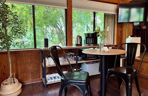 Shasta Lake Apartment | Highland Cottage; a peaceful, cozy studio near Lake Shasta