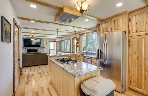 Echo Lake Cabin | Hike, Ski & Explore! Spacious Home in Twin Bridges