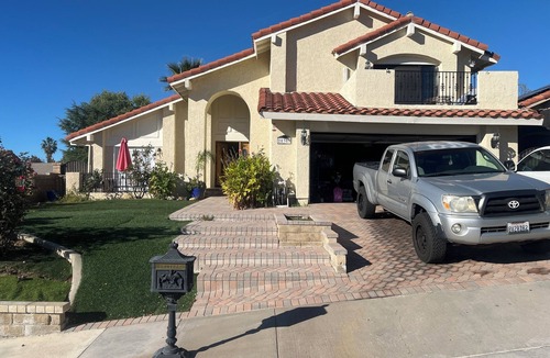 Canyon Country House | HILL SIDE GETAWAY next to Magic Mountain, and close to all theme parks