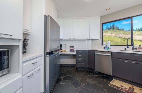 Sea Ranch House | Hillside Family Home for 10 With Panoramic Ocean Views!