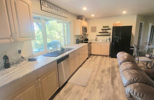 Jacksonville House | Hilltop Hideaway~Brand New~5 min to Downtown~BBQ~Firepit~Amazing Views