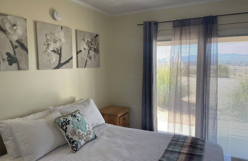 Apple Valley Hotel | Hilltop Tavern and Inn