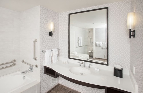 Downtown Burbank Hotel | Hilton Garden Inn Burbank Los Angeles